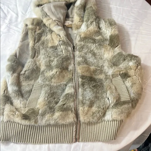 Maurices Cream and Gray Faux Fur Vest with Zipper Closure - Picture 1 of 1